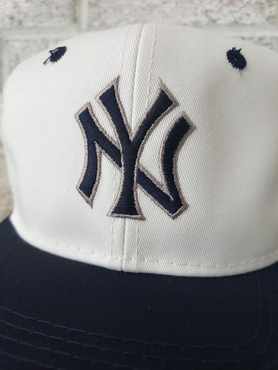 Vtg 90s NY Yankees Classic Two Tone Snapback, Rare Yankees