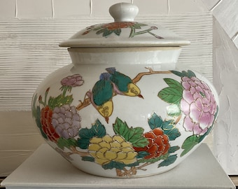 Ginger Jar Vintage Chinese Porcelain Ginger Jar with Lid Hand Painted Chinoiserie Flowers Birds Gilded Ceramic Attractive Shape Home Decor