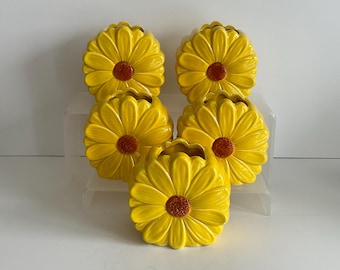 Handbemalte Daisy Keramikvase: Gelbe Blumenvase, florale Tischdekoration