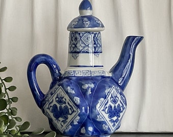 Théière vintage chinoiserie bleue et blanche en porcelaine, pot en forme de losange avec couvercle, décoration de cuisine asiatique