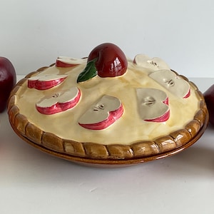 Vintage Ceramic Apple Pie Keeper Hand Painted Pie Plate with Lid Decorative Pie Dish 1980s Kitchen Bakeware Portugal 10.75”