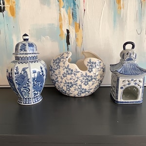 Blue and White Vase Chinoiserie Ceramic Flower Holder Decorative Vessel with Contemporary Flair Crackle Finish Elegant Home Decor SEP