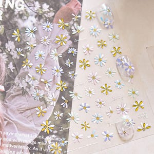 Adesivi per unghie con fiori dorati, adesivi per unghie con margherite, adesivi per unghie con fiori, nail art con fiori, manicure con fiori, nail art primaverile