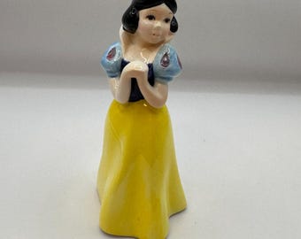 Vintage Schneewittchen Schöne 1970er Jahre handbemalte Bone China Figur in hervorragendem Zustand