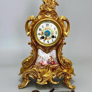 19th Century French Ormolu & Hand-Painted Sèvres Porcelain Mantel Clock – Antique Collectible, Working Mechanism