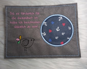 MugRug Tassenteppich Vogel glücklich Geschenk Entspannung bestickt