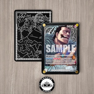 Puede incluir: Dos cartas coleccionables con ilustraciones de personajes. Una carta es negra con un contorno blanco de un personaje. La otra carta tiene una imagen de personaje con la palabra "SAMPLE" y el número "5000". Las cartas están sobre una superficie clara.