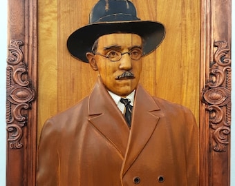 Sculpture carved in wood Fernando Pessoa from Kambala/Iroko centenary African.