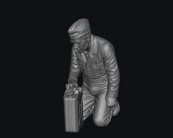 SW1154 WW2 RAF Ground Mechanic Kneeling C