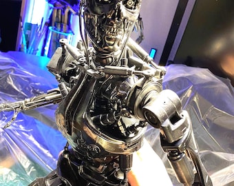 Terminator T800 figure, 1:4 scale (57cm/22.4 inch), 3D printed in resin and filament base with inscription and skulls, T-800 endoskeleton