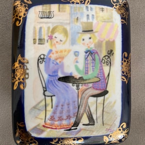 Small Trinket box. (88)