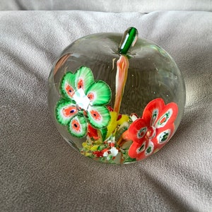 Beautiful Apple Glass Paperweight (02)