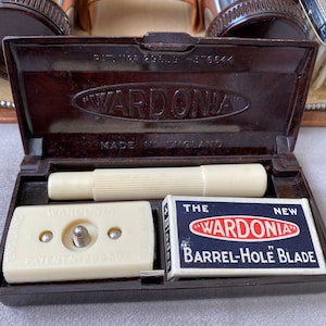 Vintage 1950 gentleman’s travel/shaving kit (G)
