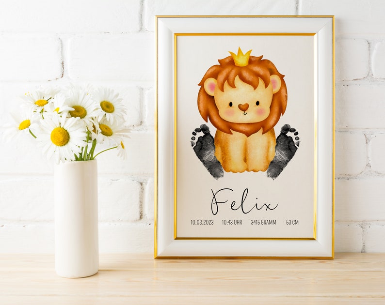 Babygeschenk Löwe personalisiert Geschenk Fußabdruck Wandbild Baby & Kinderzimmer Deko Geschenk zur Geburt, Taufe PDF Download Bild 2