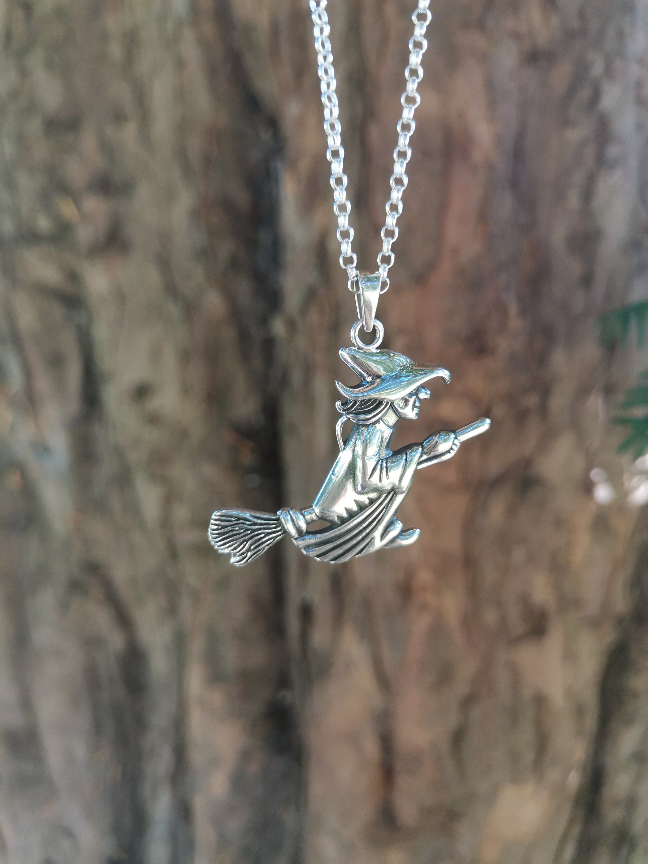 Pendentif vintage à breloques en argent sterling 925. Première dame qui vivait dans une chaussure. Démarrage. - France Pendentif vintage à breloques en argent sterling 925. Première dame qui vivait dans une chaussure. Démarrage. - France
