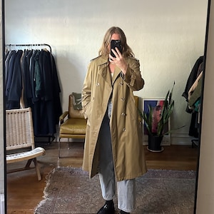 Vintage Tan Trench Coat, tan trench with removable lining, Oversized trench, unisex trench, mid-length, Members Only