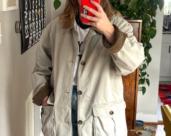 Chaqueta de granjero beige vintage: estilo oversize para tareas domésticas