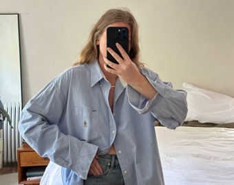 Vintage Tommy Hilfiger blaue Taste nach unten, übergroßes blaues Hemd, Freund-Shirt