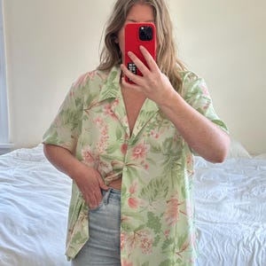 Vintage Floral Button-Down Shirt: Green & Pink Oversized Short Sleeve