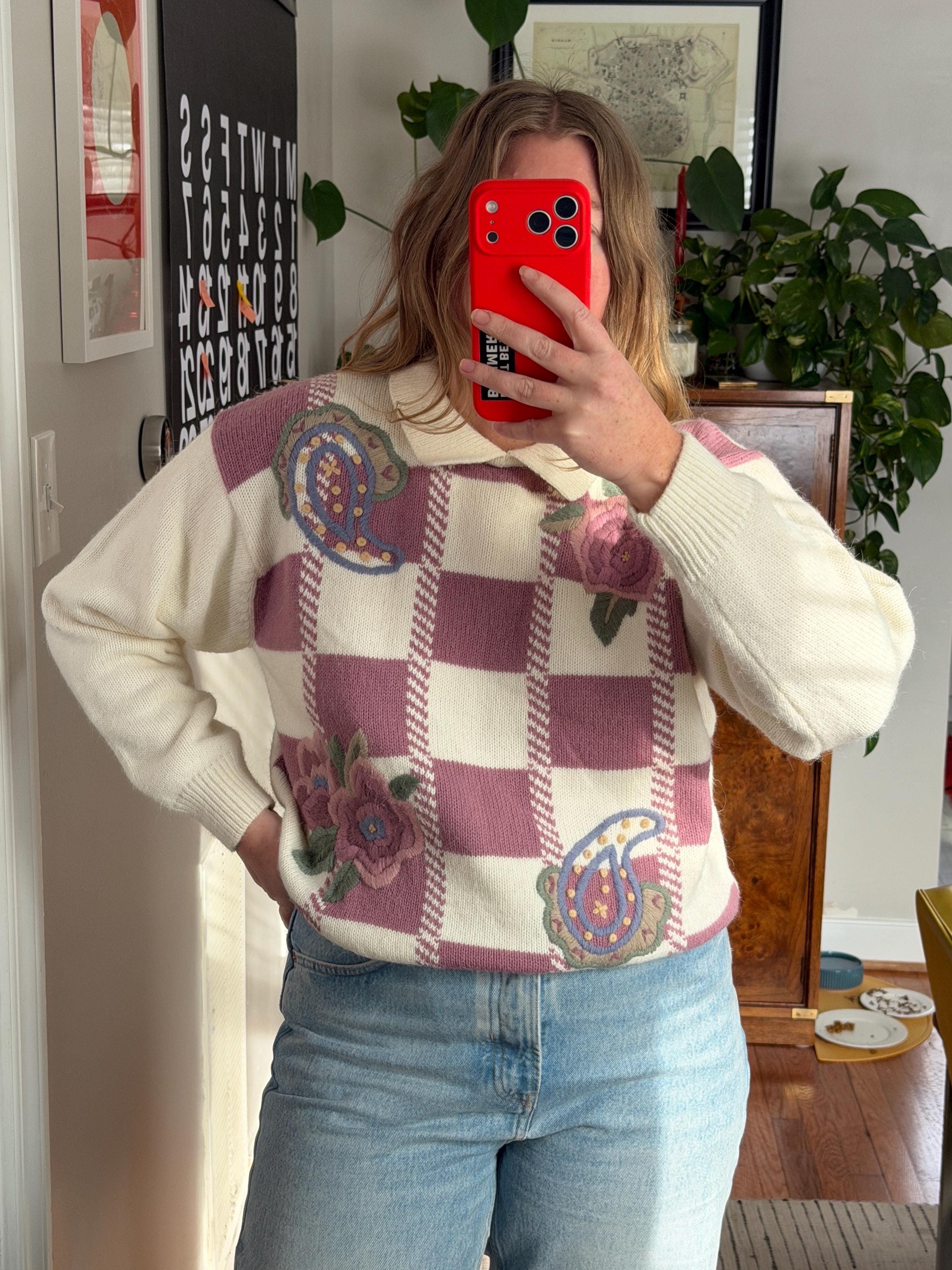 VINTAGE - 襟付き刺繍ニット セーター 花柄 古着 ヴィンテージ ホワイト ヴィンテージの襟付きセーター（花の刺繍入り）：おばあちゃん風ニット