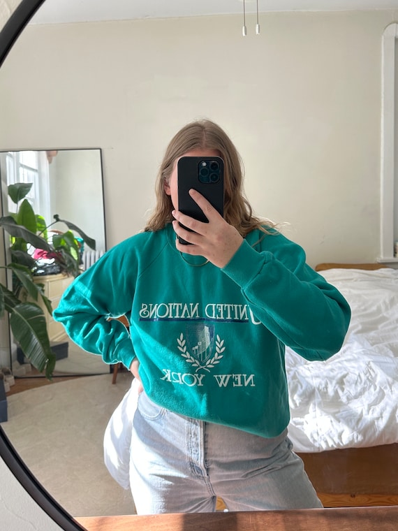 Vintage Green United Nations New York sweatshirt, 