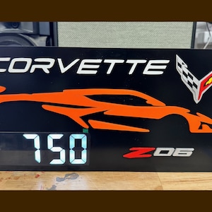 Horloge Corvette C8 Z06.  2023 - 25- Horloge murale personnalisée - Décoration automobile faite main.  Lettres 3D et personnalisation du message : jusqu'à 20 lettres
