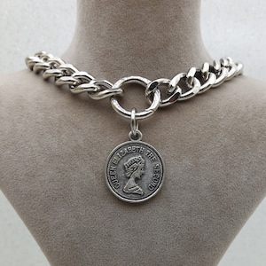 Necklace,Queen Elizabeth II Coin Pendant,Oversized silver clasp ring lightweight link chain choker, women&#39;s O-ring,extra thick chain collar.