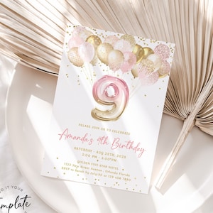 Puede incluir: Una invitación de cumpleaños rosa y dorada con un gran número nueve rodeado de globos. El texto dice "Por favor, únase a nosotros para celebrar el cumpleaños número 9 de Amanda" e incluye la fecha, la hora y el lugar de la fiesta.