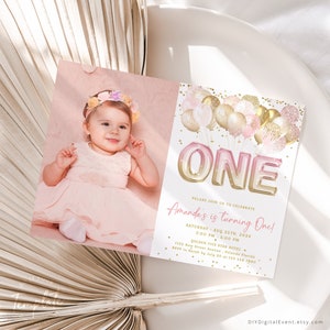 Modèle d'invitation modifiable pour un 1er anniversaire, ballons scintillants roses et dorés, anniversaire avec photo, invitation imprimable pour un anniversaire, fête de fille de bébé J36