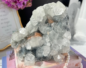 Espécimen de cristal de calcedonia azul con apofilita / Decoración del hogar