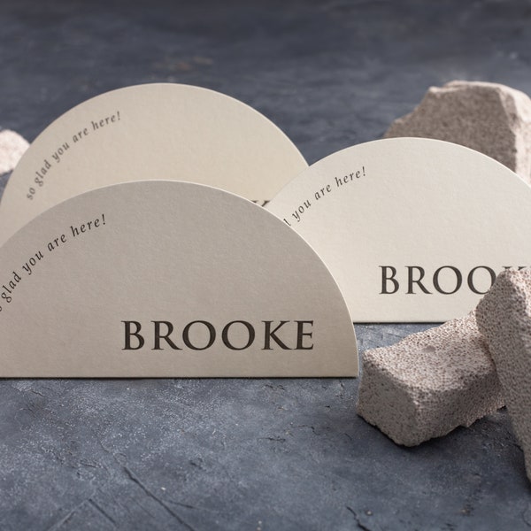 Circular Place Cards, Contemporary Script, Minimal Wedding Stationery, Arch-Cut Guest Names