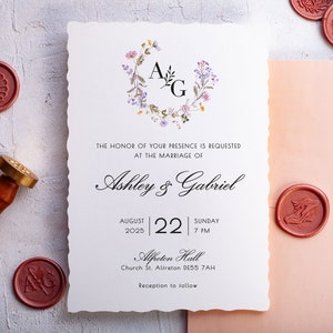 Inviti di nozze in rosa chiaro con disegni floreali, ricevimento con bordi decorati, parte di un set di inviti minimalista ed elegante
