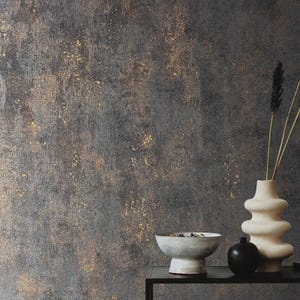 Zambaiti Champagne Gray Wallpaper With Pearl & Gold Metallic - Faux Concrete Plaster Texture, Non-Woven Vinyl