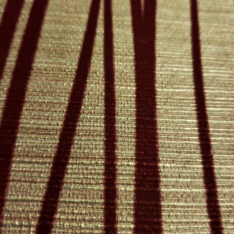 Carta da parati con trama floccata Flock linee di floccaggio metallizzato oro velluto rosso bordeaux immagine 10