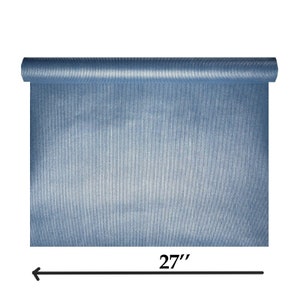 Puede incluir: Un rollo de papel de regalo met&aacute;lico azul, de 27 pulgadas de ancho.
