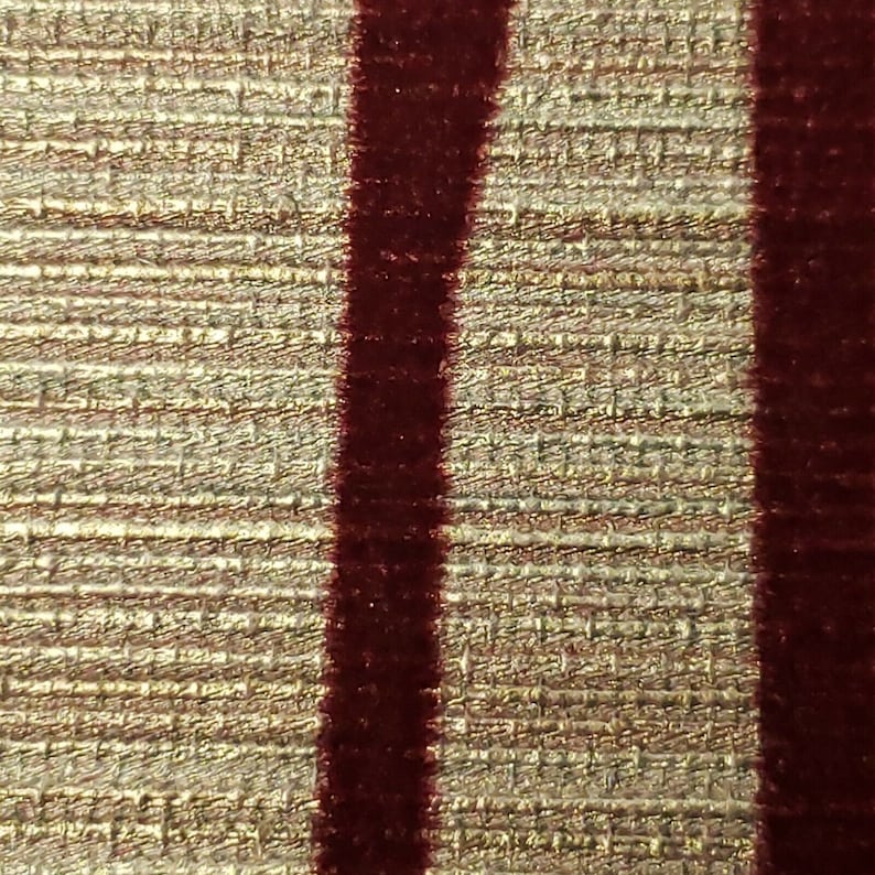 Carta da parati con trama floccata Flock linee di floccaggio metallizzato oro velluto rosso bordeaux immagine 4