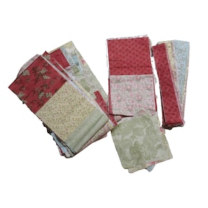 Kit para armar una colcha de patchwork floral estilo shabby chic con bloques y tiras de piezas.