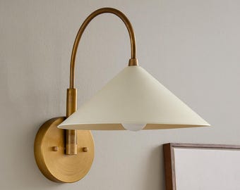 Aplique de pared cónico de latón • Lámpara de pared moderna de pantalla ancha • Lámpara de aplique estilo mediados de siglo