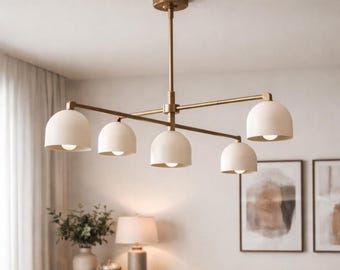 Lámpara de araña de latón de estilo moderno de mediados de siglo • Lámpara de techo con pantalla de cúpula color crema de 5 luces • Lámpara colgante minimalista de múltiples brazos para isla de cocina y comedor