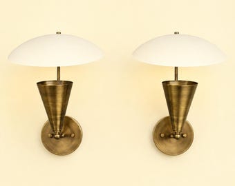 Aplique de pared de latón, lámpara con pantalla de cúpula blanca, luminaria de estilo moderno de mediados de siglo, lámpara de lectura de mesita de noche, decoración minimalista para dormitorio y baño.