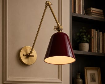 Lámpara de pared moderna de mediados de siglo con brazo oscilante de latón • Aplique con pantalla cónica ajustable de color rojo intenso • Lámpara de lectura de mesilla de noche estilo art déco para oficina en casa