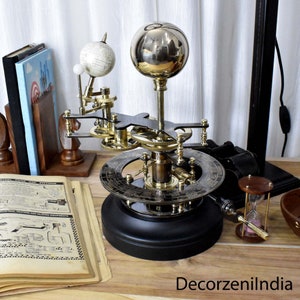 DEKOR ZENI Teller Orrery mit Sonne Erde und Mond, handgefertigter Orrery, Planetarium Dekor, Geschenk für Erwachsene, Vatergeschenk