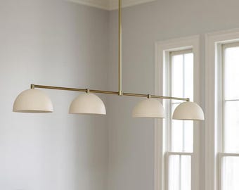 Lámpara de araña lineal moderna de cuatro luces de latón – Iluminación minimalista tipo cúpula hecha a mano para isla de comedor, cocina y decoración contemporánea.