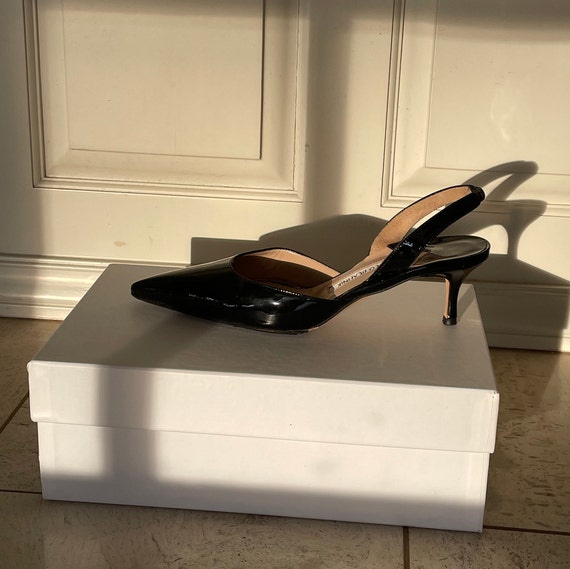 Manolo blahnik kitten store heel shoes