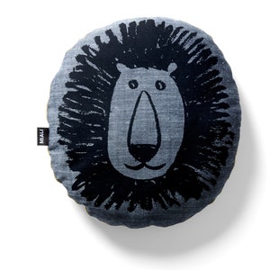 Jeans lion pillows image 1