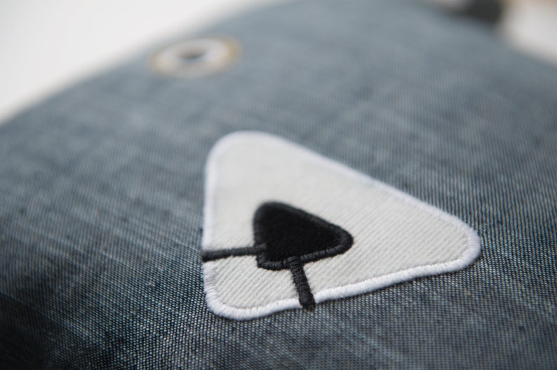 Kissen aus Jeans hellblau, Stofftier Bär Pelle aus ökologischem Material Bild 3