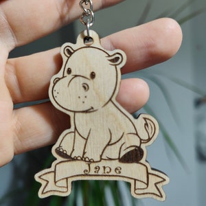 Porte-clés personnalisé hippopotame ou étiquette de sac d'école, cadeau gravé au laser avec nom, idéal pour Noël, anniversaire de retour à l'école
