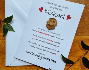Tarjeta de graduación personalizada con poema y un búho como recuerdo.