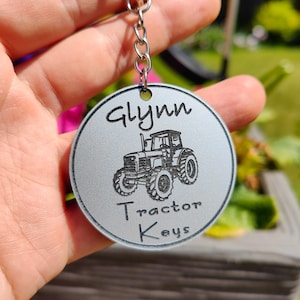 Personalisierte Traktor Geschenk Acryl Schlüsselanhänger Laser graviert mit Name Ideal Geburtstagsgeschenk oder Strumpffüller Geschenk