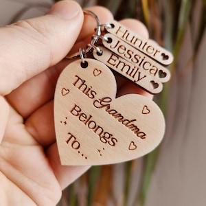 Personalised Cute This Grandma Belongs To... Keyring Laser Engraved with Kids Name Ideal birthday present or stocking filler Gift for Nanny